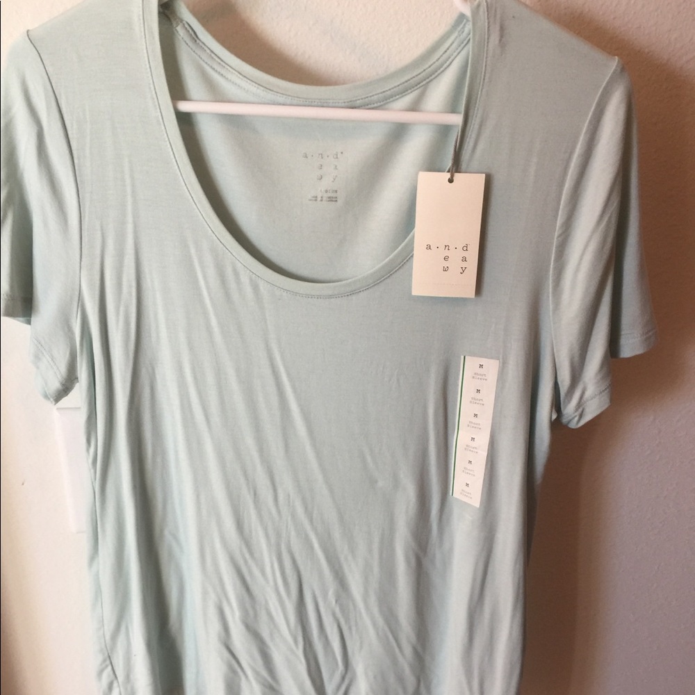 A new day scoop neck size medium